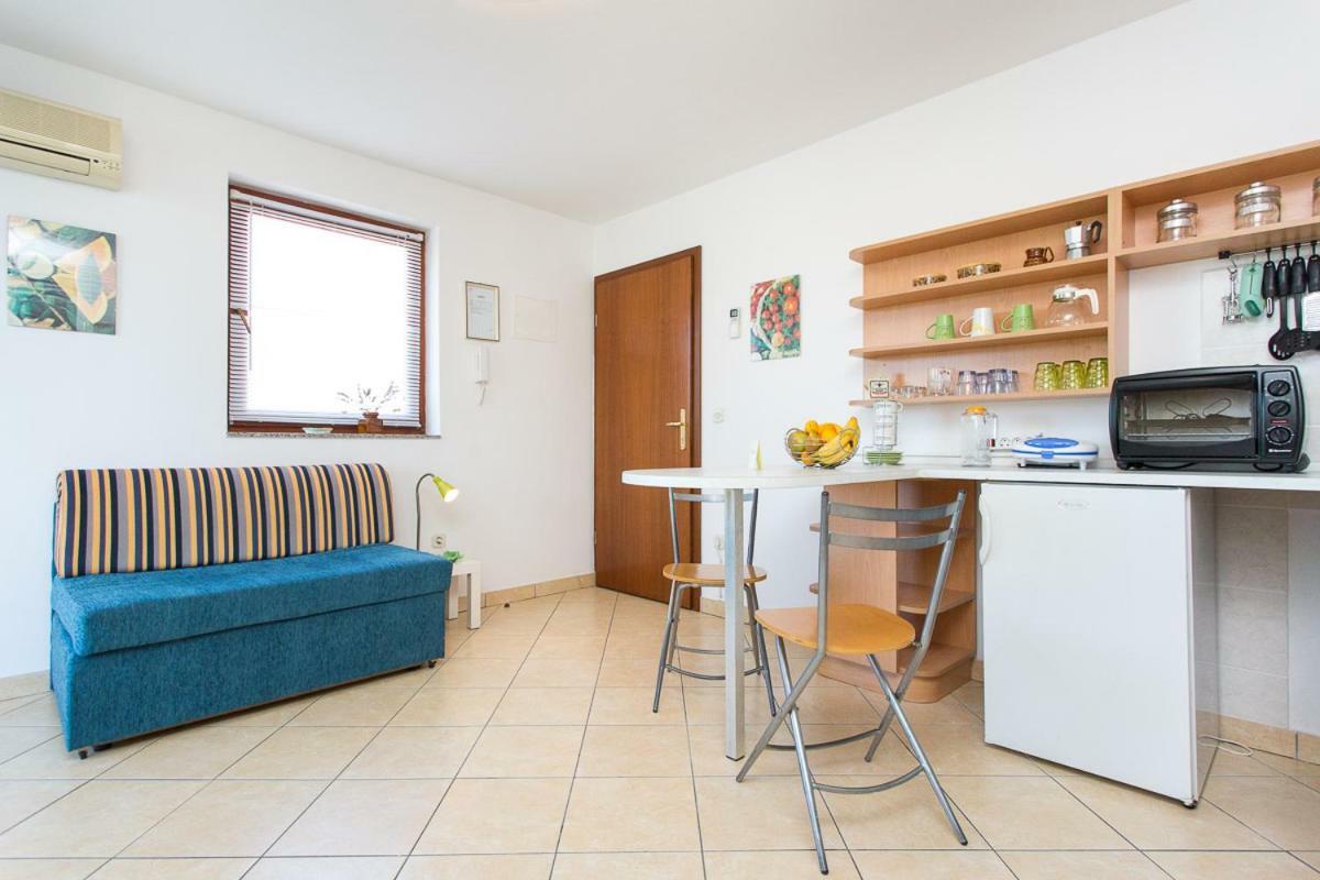1-Bedroom Apartment With Loggia In Punat Island Krk Ngoại thất bức ảnh